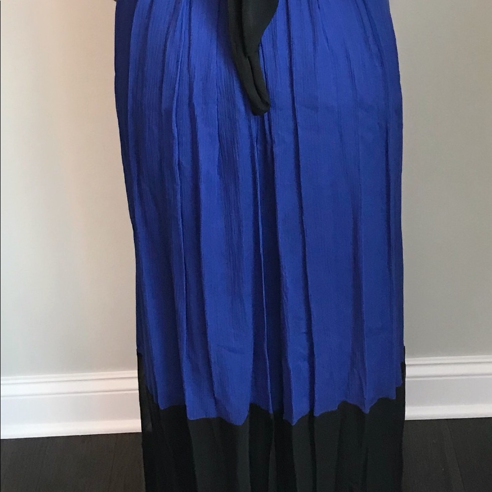 Gown - Picture 5 of 7